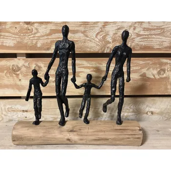 Rodina na dřevě 44,5 x 39cm