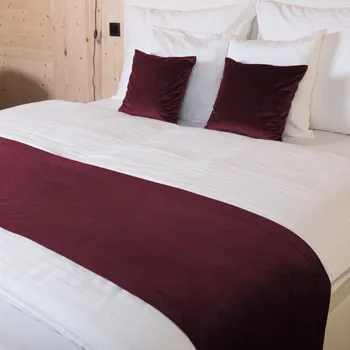 Přehoz na lůžko Sametový přehoz/běhoun na postel Velvet Premium SVP-010 Tmavě vínový Na míru