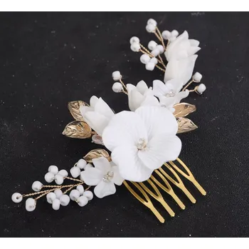 B-TOP Hřeben do vlasů s bílými keramickými květy, lístky a perličkami Druh barvy: Zlatá