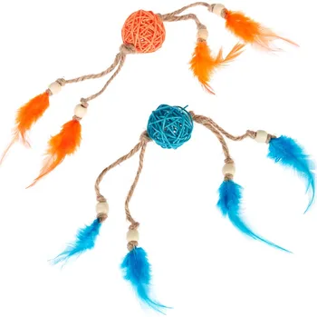 Hračka pro kočku TIAKI sada hraček pro kočky míčky z vrbového proutí s peřím - sada 2 ks
