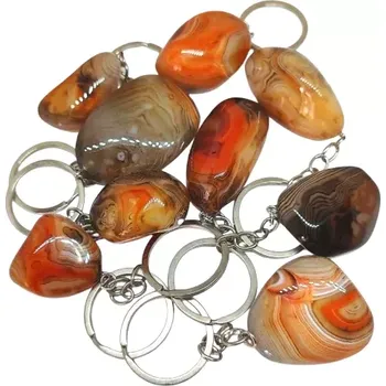 Karneol – elegantní klíčenka z minerálu pro štěstí a vitalitu (velikost 3,5-4 cm)