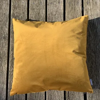 Dekorativní polštářek BYTEMA Sametový povlak RIVIERA HOŘČICOVÁ 30 x 50 cm