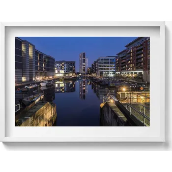 Obraz Dekorativní nástěnný obraz v bílém rámu Město Leeds osvětlené v noci 70x50 cm
