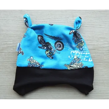 Kojenecké oblečení AMÁLKA Bavlněná tyrkysová čepička, motorky Velikost: 74-80