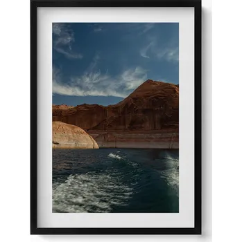 Obraz Elegantní obraz do obýváku v černém rámu Osoba na vodních lyžích 50x70 cm