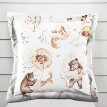 Povlak na dekorativní polštářek Dětský bavlněný povlak na polštář s lemem Sandra SA-456 Medvídci zajíčci a veverky v oblacích na bílém 30 x 50 cm