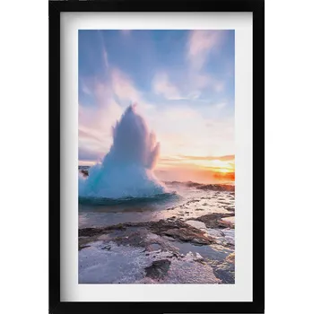 Obraz Ozdobný obraz v černém rámu do obýváku Gejzír na Islandu 40x60 cm