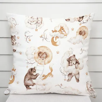Povlak na dekorativní polštářek Dětský bavlněný povlak na polštář Sandra SA-456 Medvídci zajíčci a veverky v oblacích na bílém 40 x 60 cm