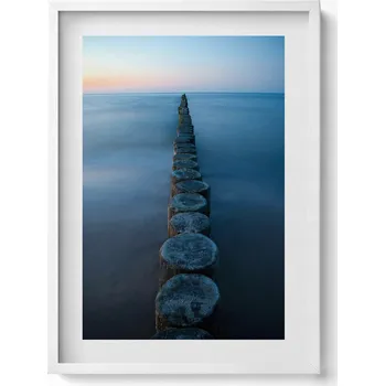 Obraz Dekorativní nástěnný obraz s rámem a grafikou loft Dřevěné kůly v moři 50x70 cm