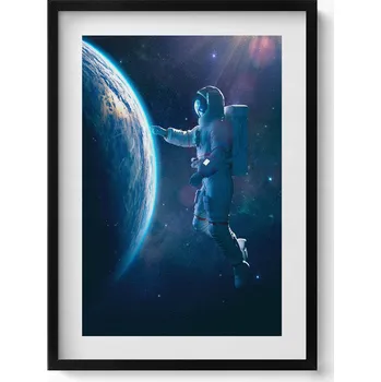 Obraz Dekorativní nástěnný obraz v černém rámu Kosmonaut a planeta Země 50x70 cm