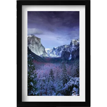 Obraz Elegantní obraz do obýváku v černém rámu Zimní krajina hor a lesa 20x30 cm