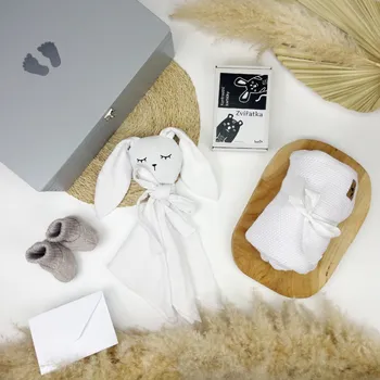 Dárkový potravinový koš Lovelu Dárek k narození dítěte - Dárková krabička šedá