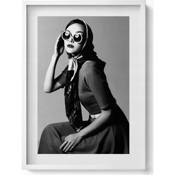 Obraz Obraz + bílý rámeček Černobílý portrét ženy ve stylu glamour 50x70 cm