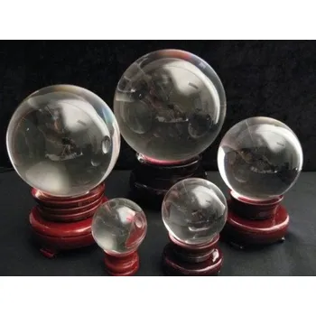 Obraz Skleněná koule (5 cm) na dřevěném podstavci