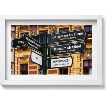 Obraz Dekorativní nástěnný obraz v bílém rámu do obýváku Rozcestník Plzeň 30x20 cm