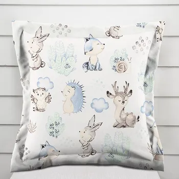 Povlak na dekorativní polštářek Dětský bavlněný povlak na polštář s lemem Sandra SA-478 Lesní zvířátka v borůvčí na bílém 40 x 60 cm