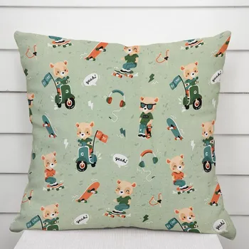 Povlak na dekorativní polštářek Dětský bavlněný povlak na polštář Sandra SA-468 Méďové na motorkách na zeleném 30 x 50 cm