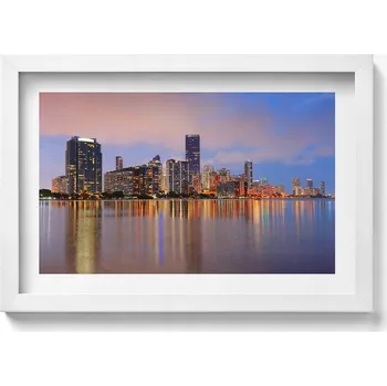 Obraz Ozdobný nástěnný obraz v rámu do obýváku Panorama města nad vodou 30x20 cm