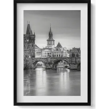 Obraz Nástěnný obraz v černém rámu s grafikou Pohled na Karlův most Praha 50x70 cm