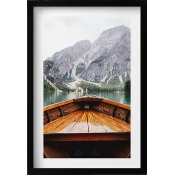 Obraz Nástěnný obraz v černém rámu s grafikou Loďka na horském jezeře 40x60 cm