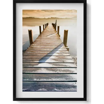Obraz Nástěnný obraz v černém rámu s grafikou Dřevěné molo nad vodou 50x70 cm