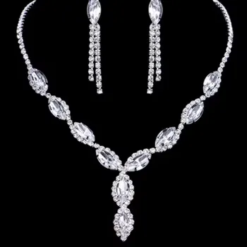 Souprava šperků jednoduchá štrasová souprava Elisabeth - náhrdelník a náušnice Barva: Stříbrná