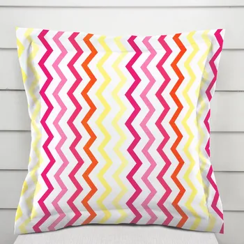 Povlak na dekorativní polštářek Bavlněný povlak na polštář s lemem Sandra SA-379 Žluto-růžovo-červené cik-cak proužky 30 x 50 cm