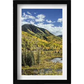 Obraz Dekorativní obraz v černém rámu do obýváku – Horská krajina s vegetací, 20x30 cm