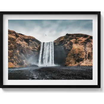 Obraz Dekorativní obraz v černém rámu do obýváku Vodopád mezi skalami 80x60 cm