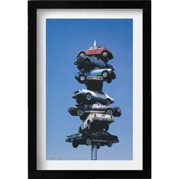 Obraz Dekorativní nástěnný obraz v černém rámu do obýváku Auta nabodnutá na kůl 20x30 cm