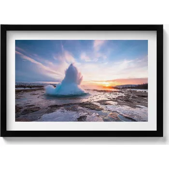Obraz Nástěnný obraz v černém rámu s grafikou Gejzír na Islandu 60x40 cm
