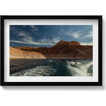 Obraz Obraz v černém rámu nástěnná dekorace Osoba na vodních lyžích 60x40 cm