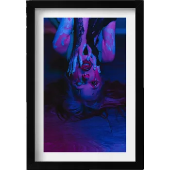 Obraz Dekorace obraz s grafikou v krásném rámu Dívka s tetováním Joker 20x30 cm