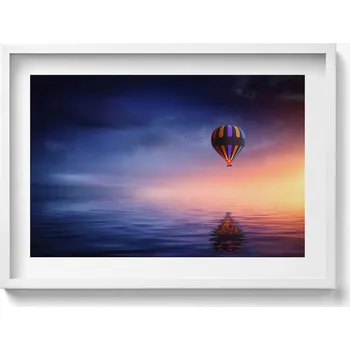 Obraz Dekorativní nástěnný obraz v bílém rámu s grafikou loft Balón nad vodou 70x50 cm