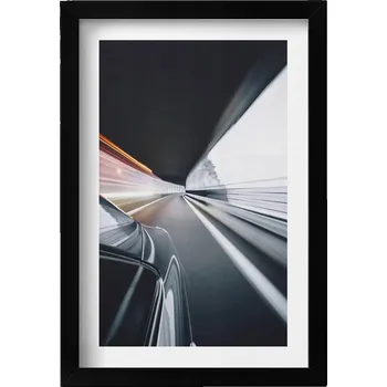 Obraz Dekorativní nástěnný obraz s grafikou v černém rámu Jedoucí auto ulicí 20x30 cm