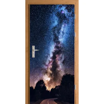Fototapeta SAMOLEPICÍ SAMOLEPICÍ NA DVEŘE HVĚZDNÉ OBLOHY NAD HORAMI