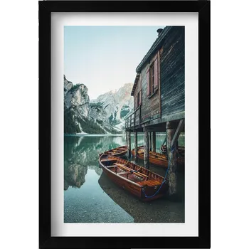 Obraz Dekorativní obraz v rámu na zeď – Horská chata u jezera a loď 20x30 cm