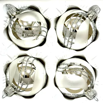 Vánoční ozdoba IRISA Sada 4 skleněných koulí 7 cm – Stříbrné spirály elegance Velikost: 7 cm, Balení: 4ks, Barva: stříbrná