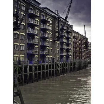 Obraz Plakát Chodník u budovy v řece bez rámu 30 x 40 cm