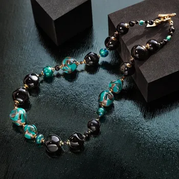 Náhrdelník Lampglas Náhrdelník Twilight Zone s uníkátní kresbou a 24karátovým zlatem v perlách Lampglas