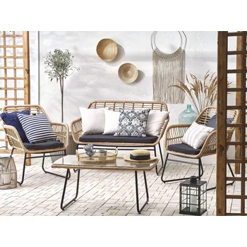 Zahradní sestava Zahradní sedací souprava béžová umělý ratan s polštáři 4místná pohovka a křesla konferenční stolek moderní rustikální styl zahrada Beliani