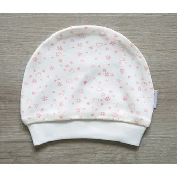 Dětská móda AMÁLKA Bavlněná čepička smetanová, lososové srdíčka Velikost: 62-68