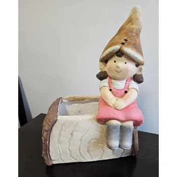 Dívka na špalku - květinový obal