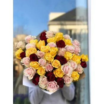 umělá květina 50 růží barevný mix