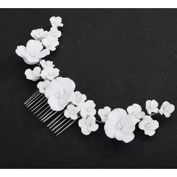Ozdoba do vlasů B-TOP Hřeben do vlasů zdobený bílými květy Druh barvy: Stříbrná