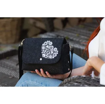 Kabelka Wooline Kabelka filcová přes rameno, černá, bílé srdce