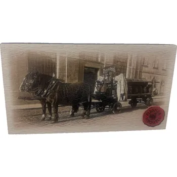 Dekorativní magnet Magnet Pilsner Urquell s&nbsp;koňským povozem – dřevěný
