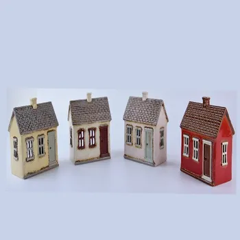 Svícen Ego Dekor Keramický domeček na čajovou svíčku VÁLI, svícen DOMEČEK NA NÁMĚSTÍ, barva: bílá-šedá/bílá-hnědá/bílá-sv.modrá/červená, výška: 17cm|MyScandi - červená