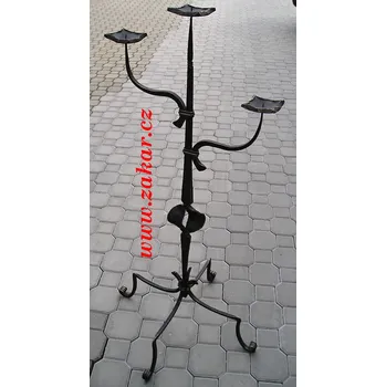 Svícen Svícen se třemi rameny