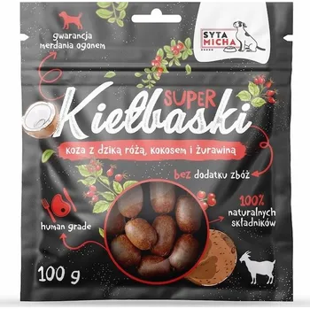 Pamlsek pro psa Syta micha klobásky z kozy s šípkem, kokosem a brusinkami 100g pamlsek